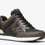 اسنیکر مایکل کورس